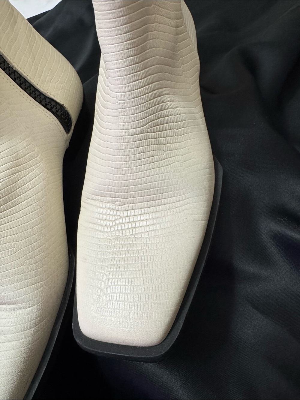 Frame le Maddox ankle cream boots euro 37.5 or 7 reg $498 - Picture 4 of 12